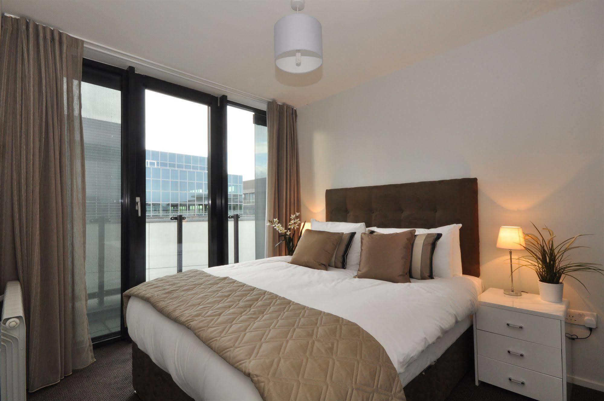Your Base Dublin - Grand Canal Square Esterno foto
